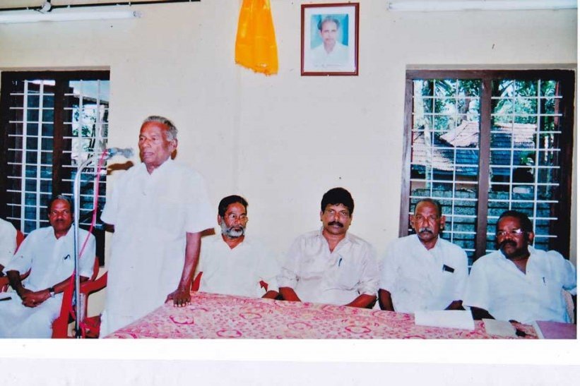 എ.കെ.റ്റി.എ ചാരിറ്റബിള്‍ ട്രസ്റ്റ് ആലോചന യോഗത്തില്‍ ശ്രീ.കെ ഭാര്‍ഗവന്‍ സംസാരിക്കുന്നു