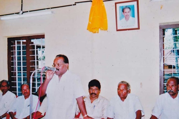 എ.കെ.റ്റി.എ ചാരിറ്റബിള്‍ ട്രസ്റ്റ് ആലോചന യോഗത്തില്‍ ശ്രീ.എന്‍.സി.ബാബു സംസാരിക്കുന്നു